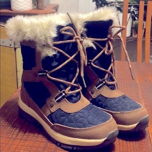 BearPaw Women’s Winter Boots, size 6